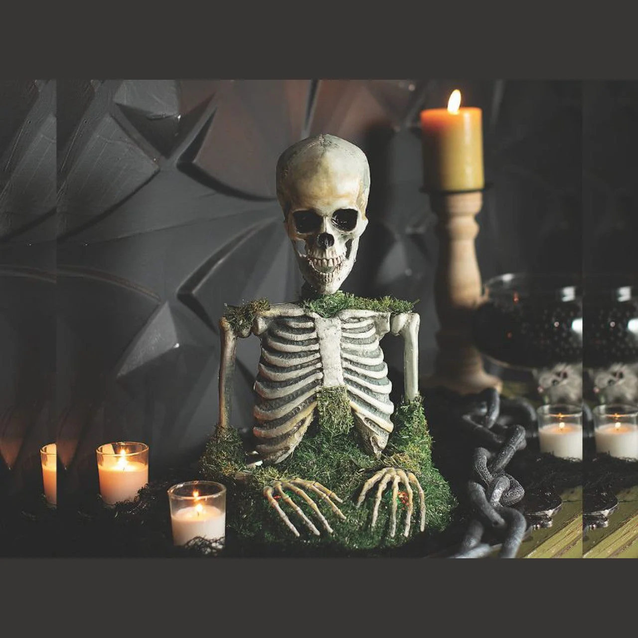 Animated Mossy Skeleton Tabletop